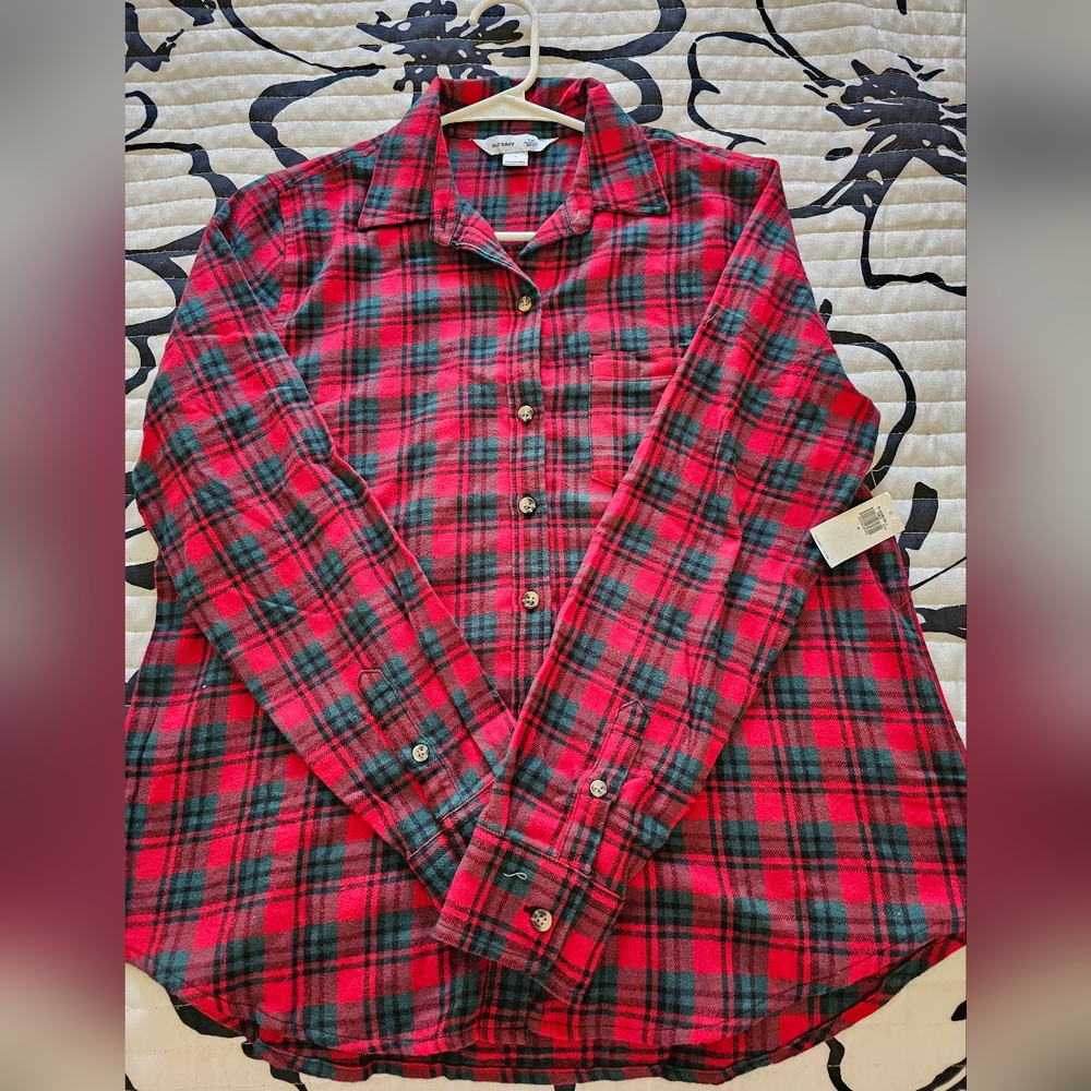 Women's Old Navy Plaid Flannel Long sleeve button down shirt SMALL